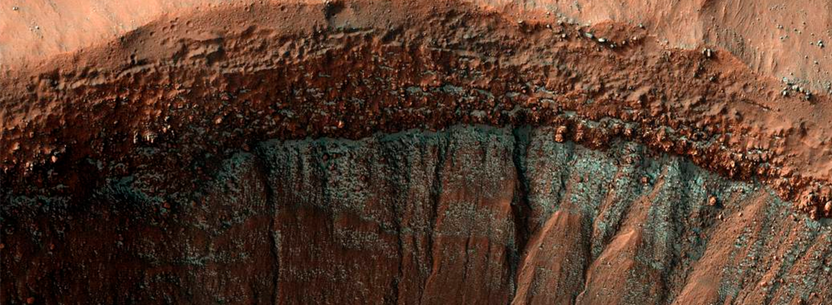 Mars Reconnaissance Orbiter Captures Dry Ice on Mars
